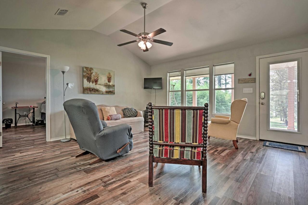 Relaxing Texas Getaway, 1 Mile To Boat Ramp! Villa Jefferson Exterior photo